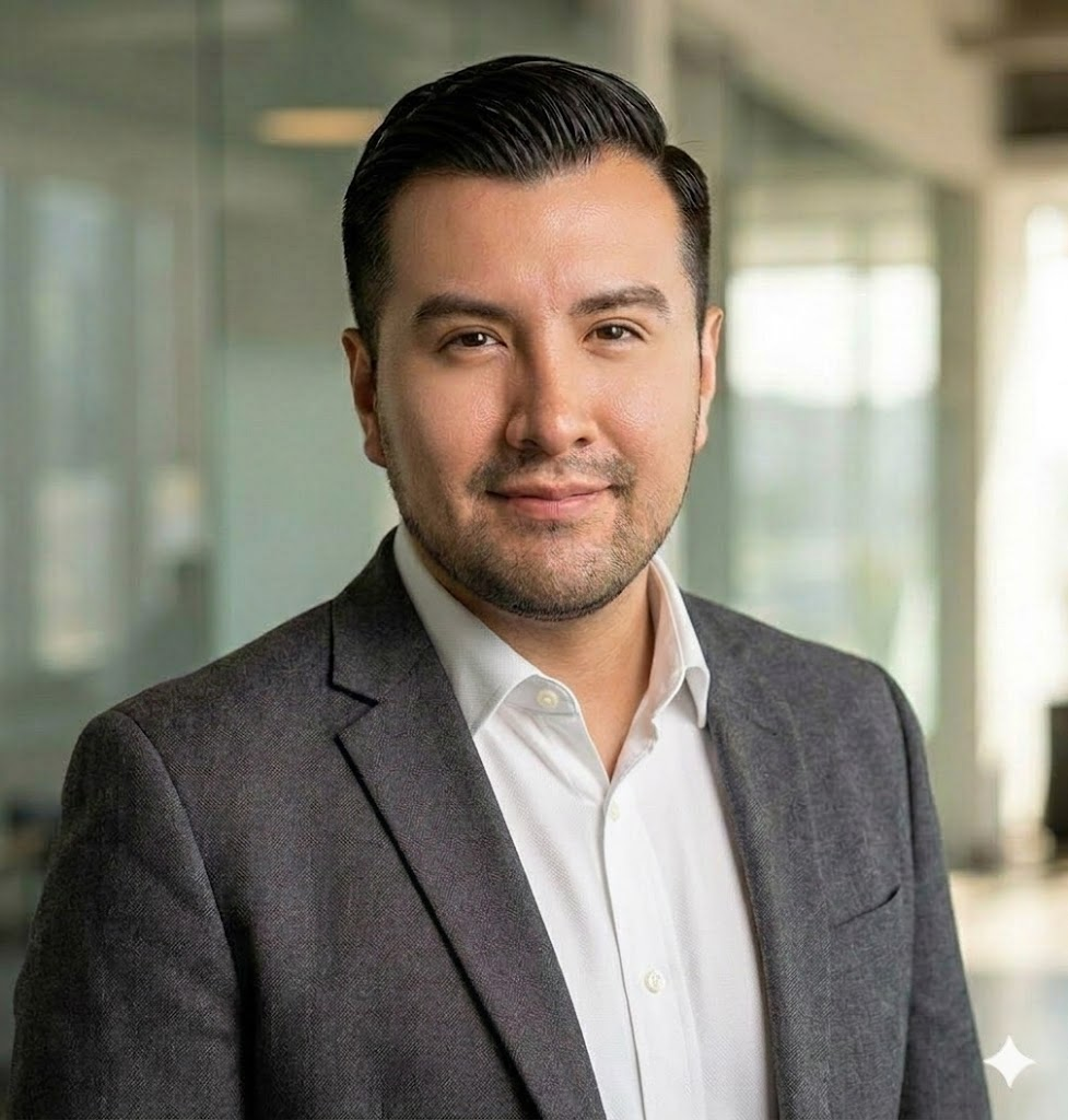Mg. Ing. Kevin Salazar — Founder y Director Académico de UXTIFY